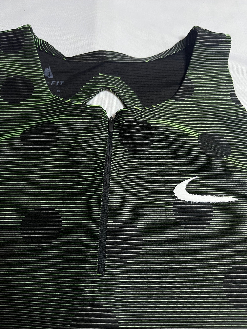Nike Cropped Performance Top - Picture 4 of 8